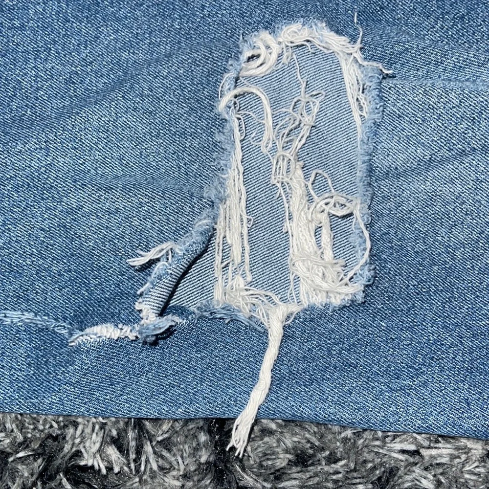 Worn many times. Still in great shape. One of the knee holes has a slight tear. - Picture 3 of 3